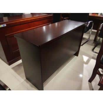 SP-1243条桌  面料:采用进口0.8mm厚胡桃木皮贴面,基材:采用”福人牌”中密度纤维板,经防虫、防腐化学处理，采用优质“大宝”品牌油漆，采用优质五金配件。